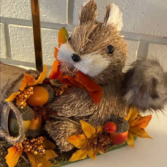 Autumn Squirrel Decoration Figurine - Picture 2 of 6